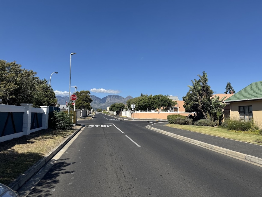 1 Bedroom Property for Sale in Gordons Bay Central Western Cape
